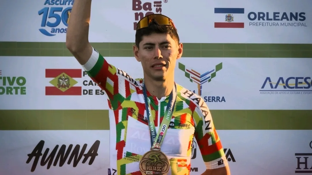 ACRS Cycling Team encerra segunda etapa da Volta de Santa Catarina com camisa de Melhor Catarinense